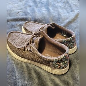 Brown Casual Shoes with Patterned Heel